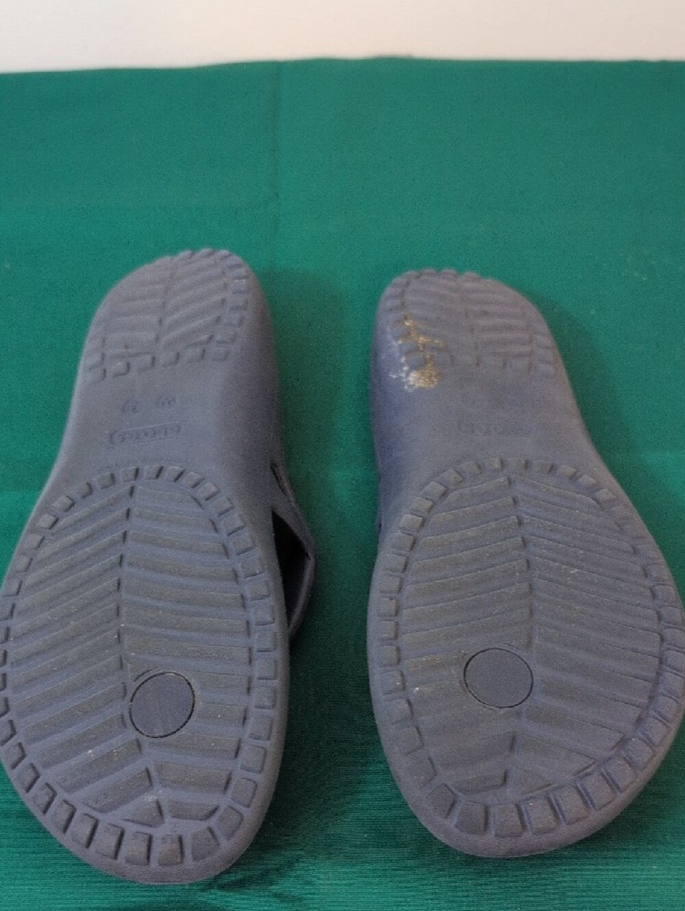 CROCS Navy Blue Clog Sole Detail - Picture 2 of 3